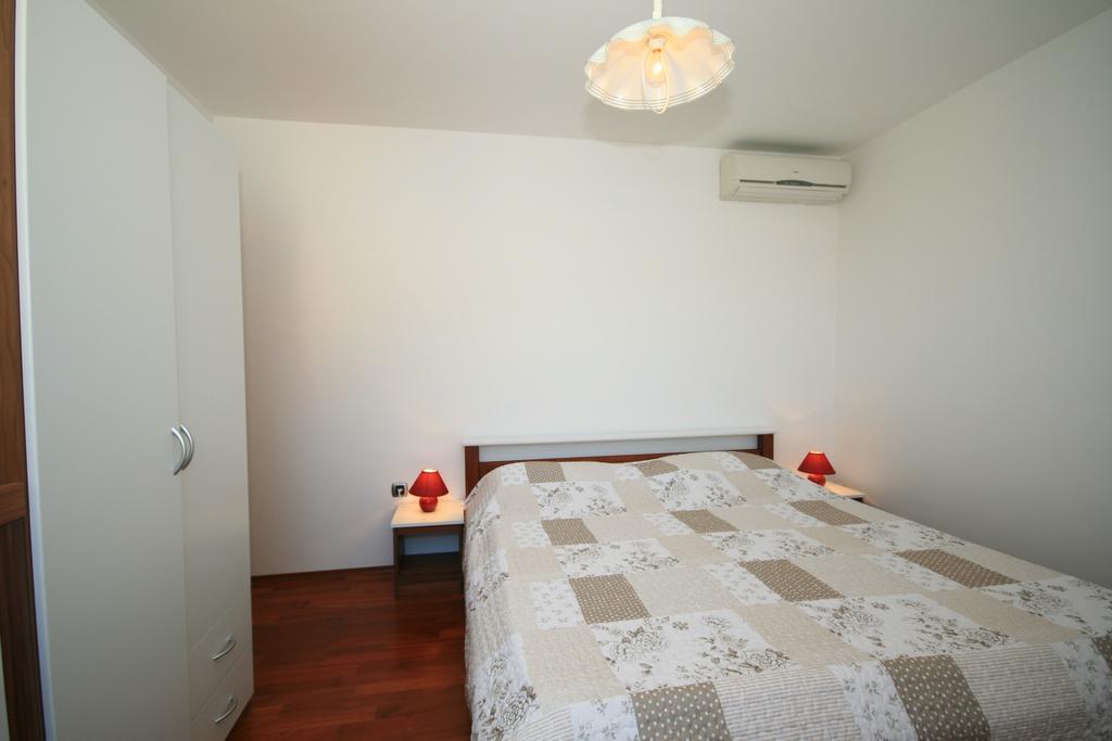 Ruzmarinka 4* Apartment Baska  Ngoại thất bức ảnh
