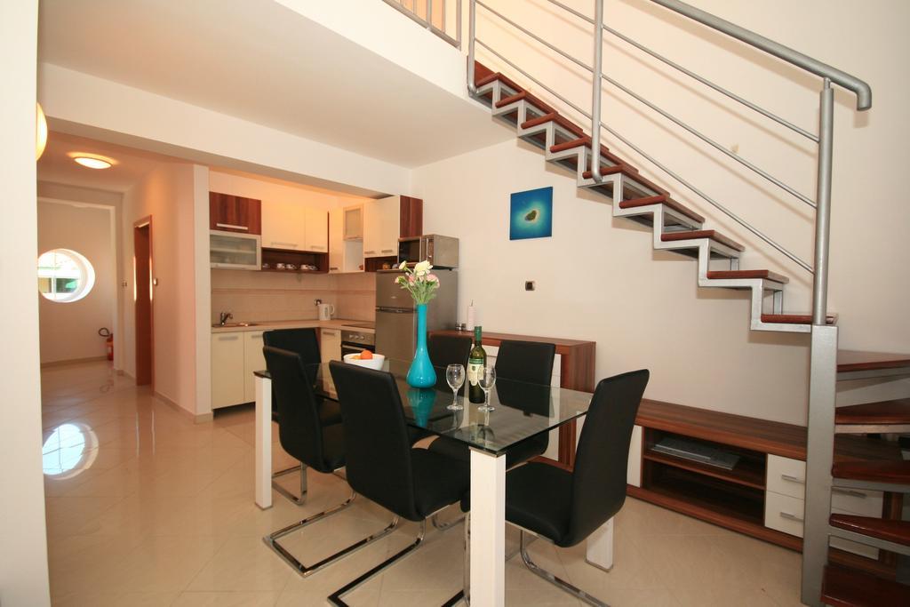 Ruzmarinka 4* Apartment Baska  Ngoại thất bức ảnh