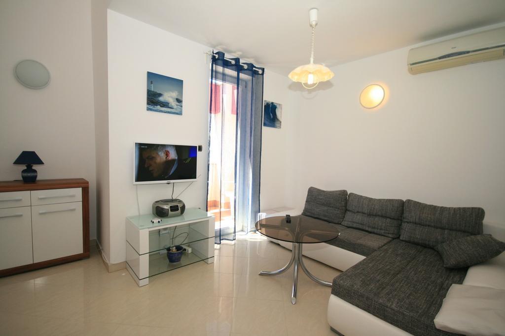 Ruzmarinka 4* Apartment Baska  Ngoại thất bức ảnh