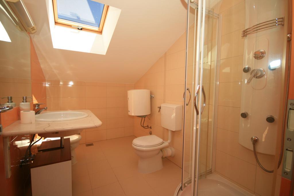 Ruzmarinka 4* Apartment Baska  Ngoại thất bức ảnh
