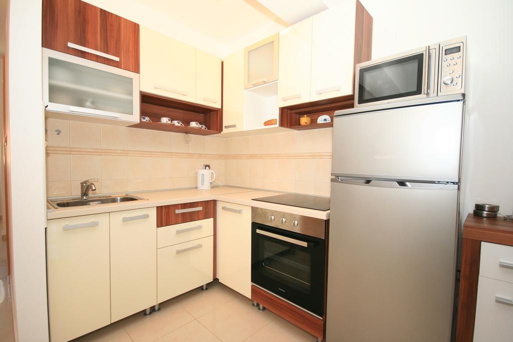 Ruzmarinka 4* Apartment Baska  Ngoại thất bức ảnh