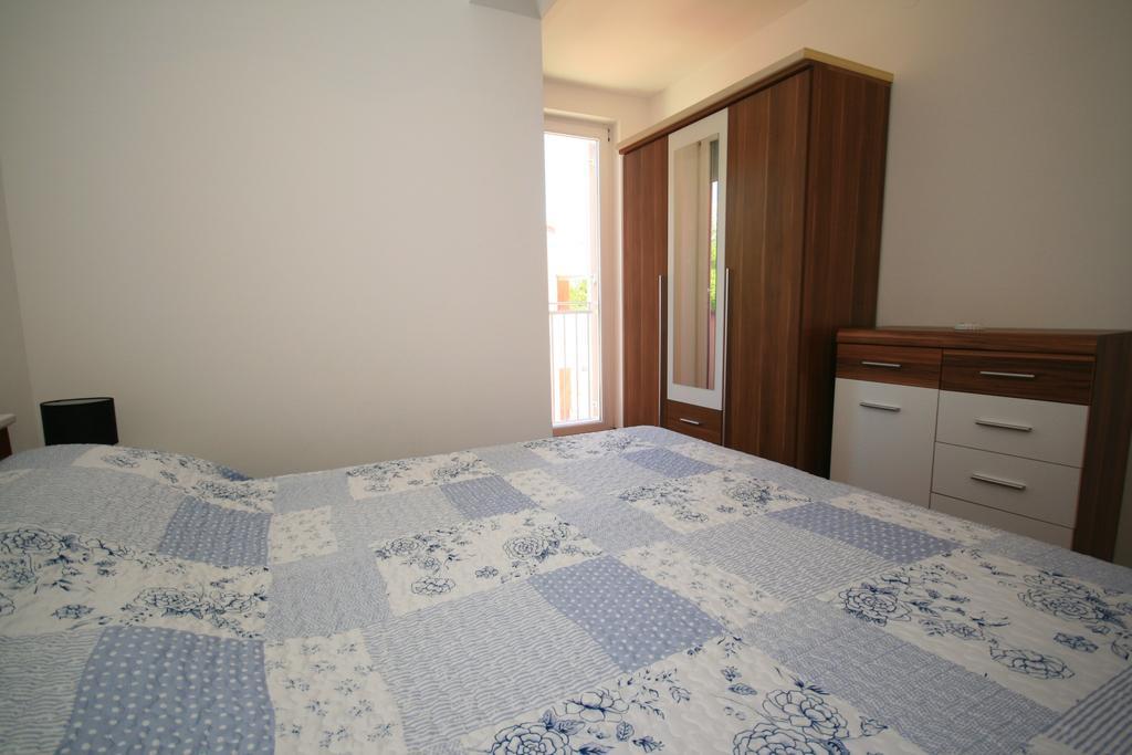 Ruzmarinka 4* Apartment Baska  Ngoại thất bức ảnh