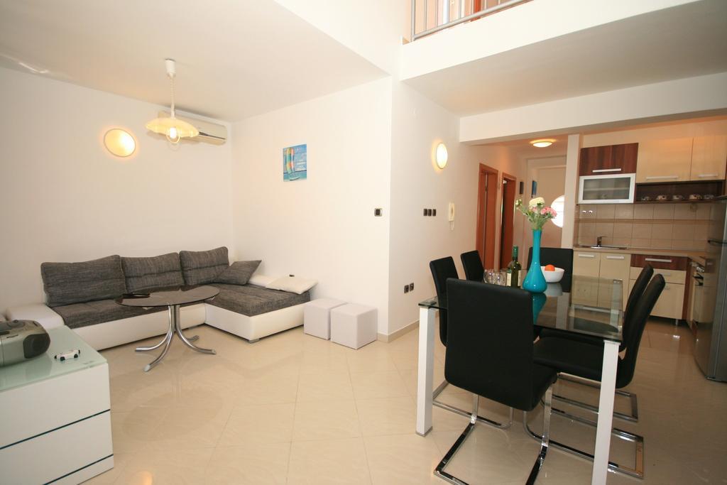 Ruzmarinka 4* Apartment Baska  Ngoại thất bức ảnh