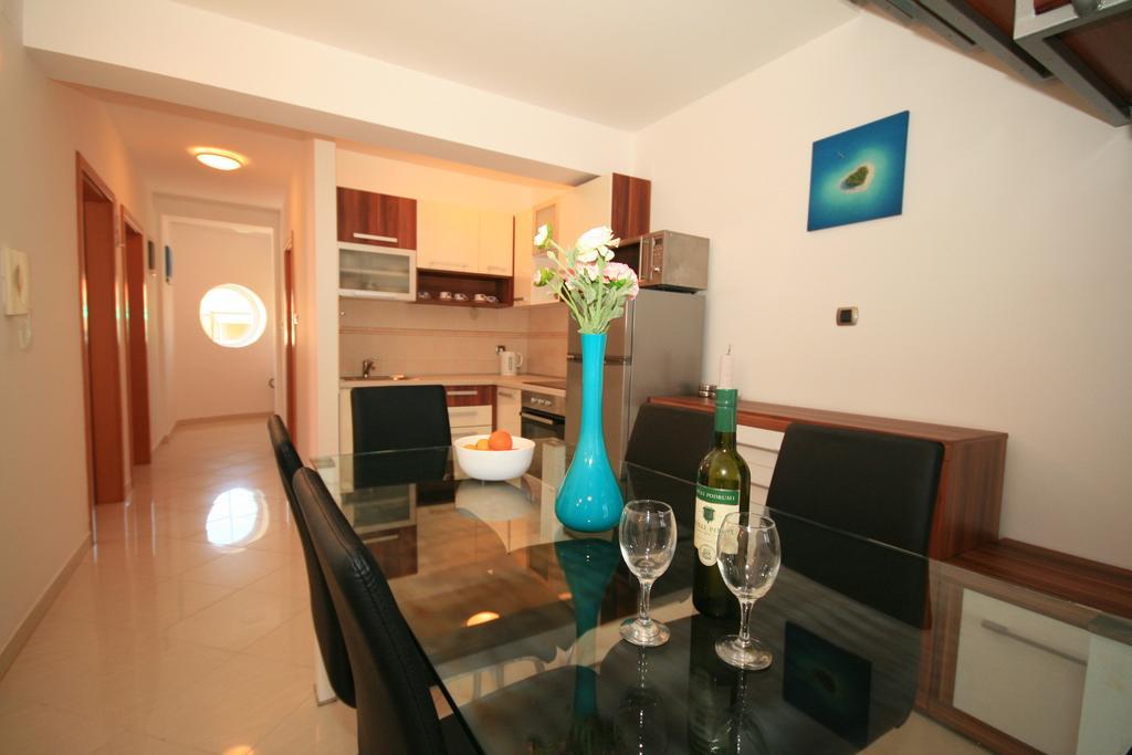 Ruzmarinka 4* Apartment Baska  Ngoại thất bức ảnh