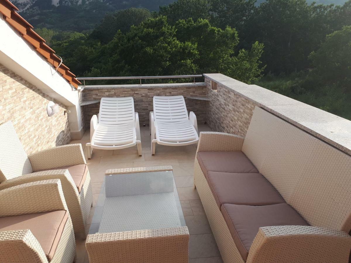 Ruzmarinka 4* Apartment Baska  Ngoại thất bức ảnh