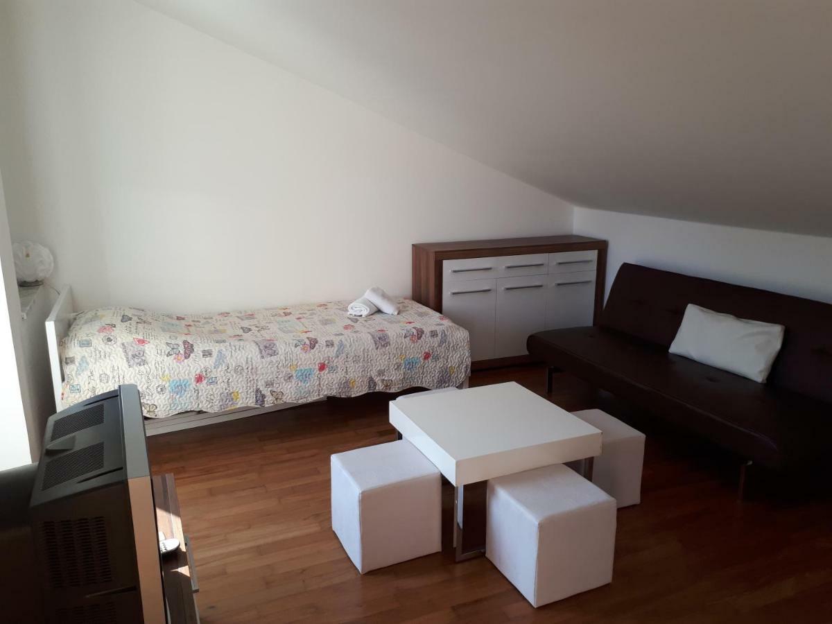 Ruzmarinka 4* Apartment Baska  Ngoại thất bức ảnh