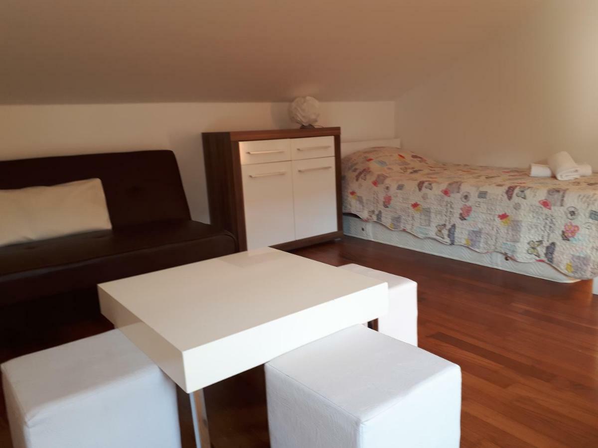Ruzmarinka 4* Apartment Baska  Ngoại thất bức ảnh
