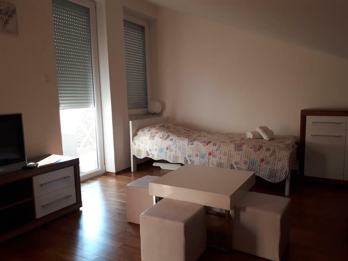 Ruzmarinka 4* Apartment Baska  Ngoại thất bức ảnh