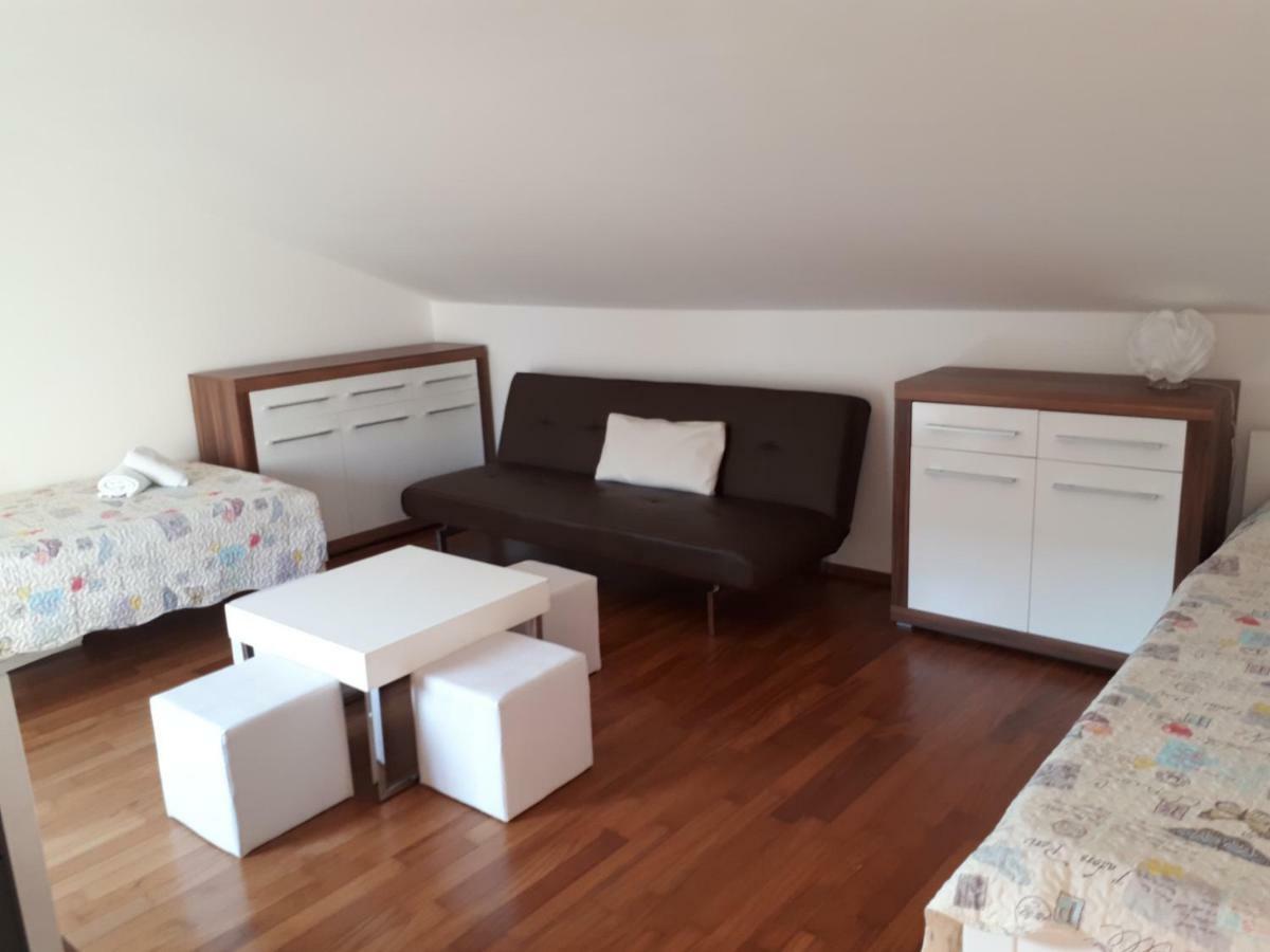 Ruzmarinka 4* Apartment Baska  Ngoại thất bức ảnh