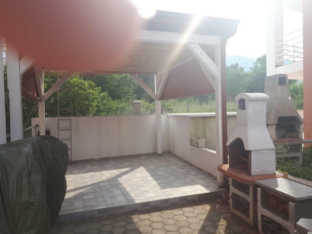 Ruzmarinka 4* Apartment Baska  Ngoại thất bức ảnh